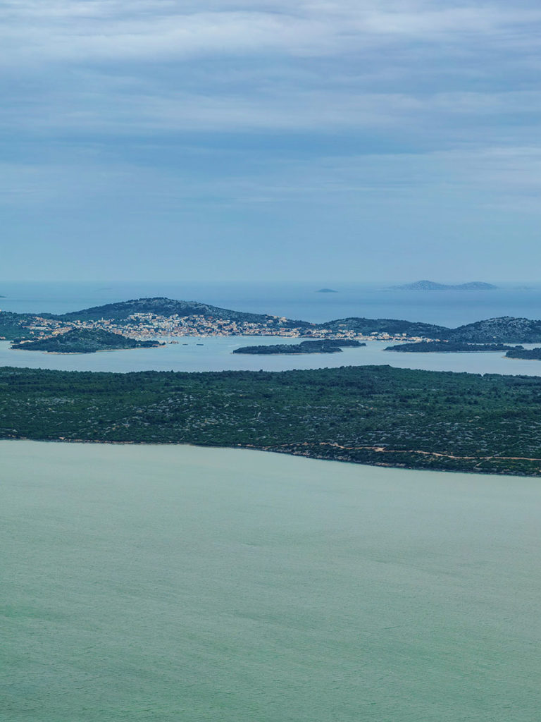 Vransko jezero i otok Murter.